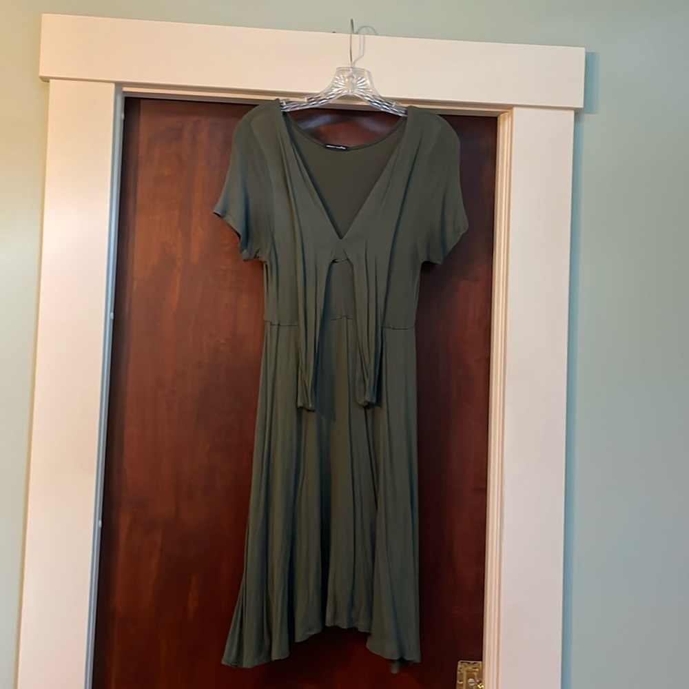 Green knee length short sleeved knit dress